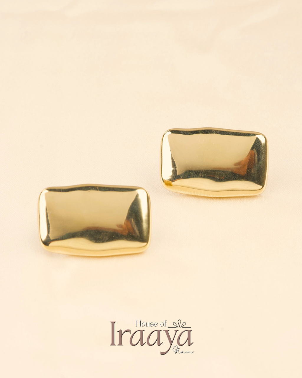 Polished rectangular studs with a modern silhouette Earnings