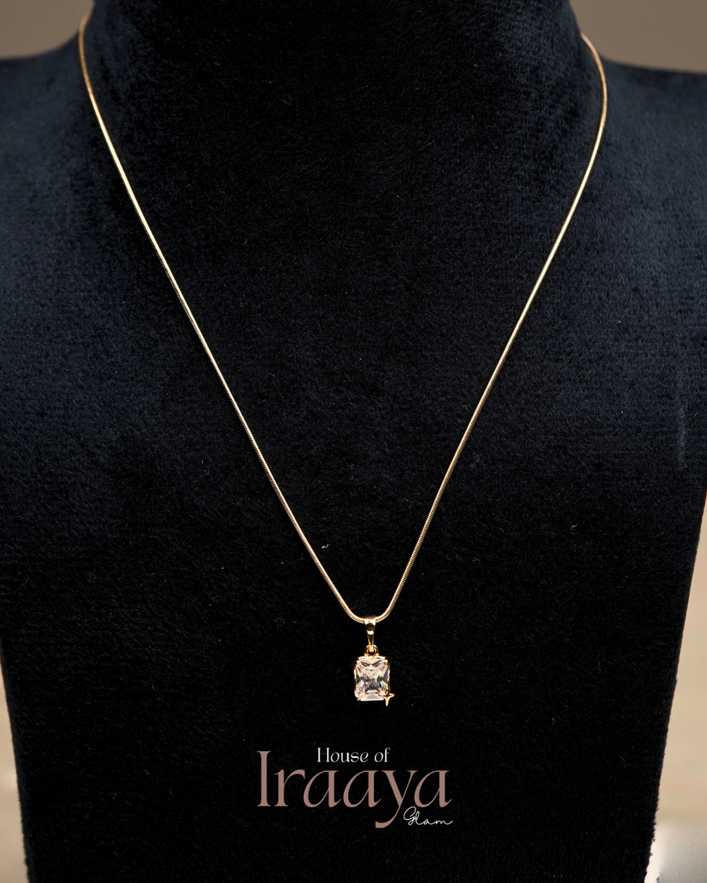 Elegant Sparkling Solitaire Stone Pendant Chain