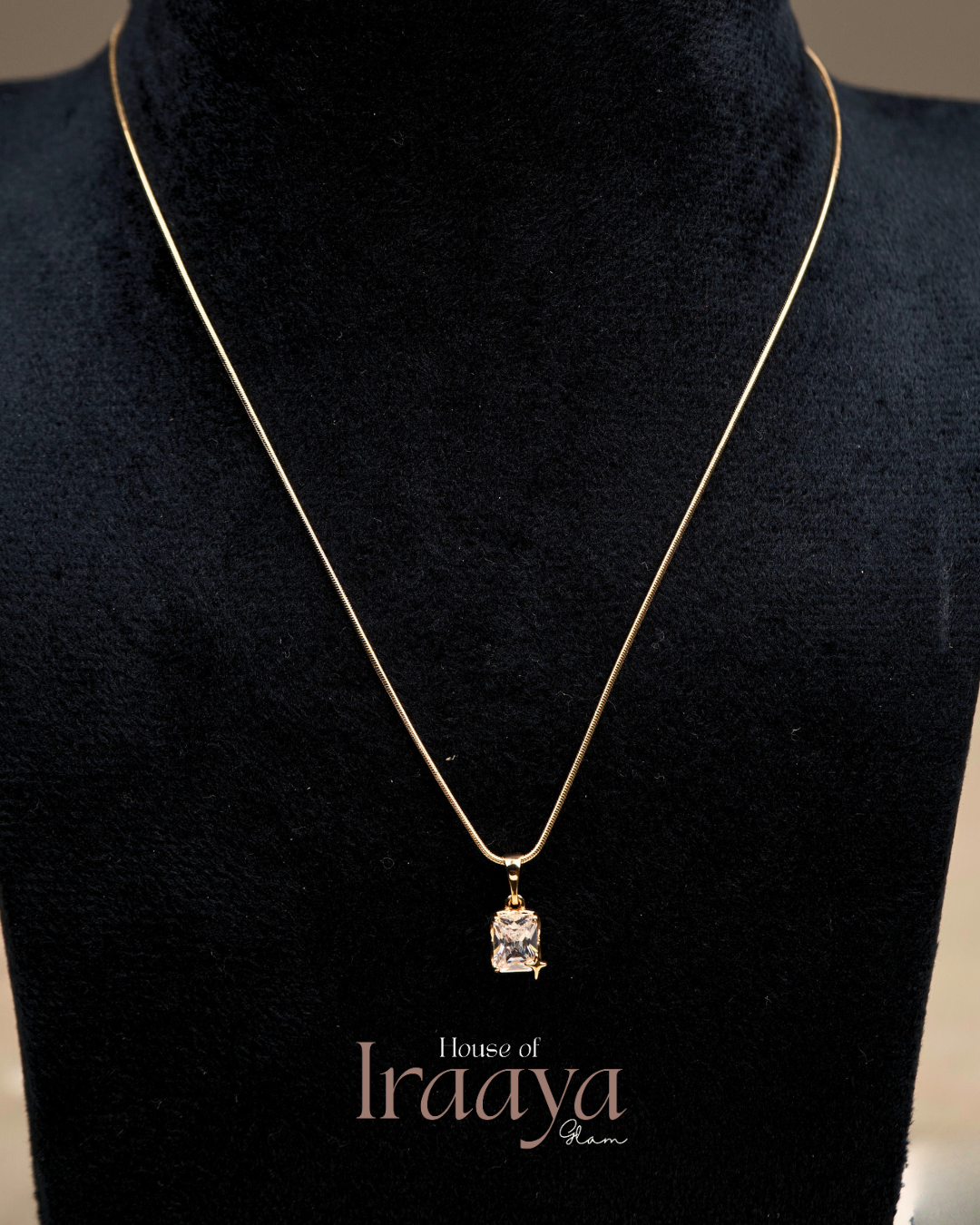 Elegant Sparkling Solitaire Stone Pendant Chain