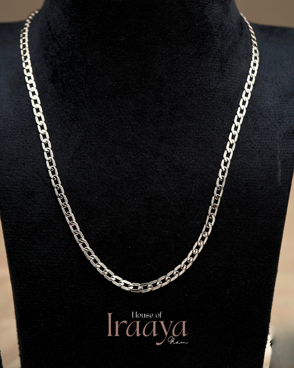 Premium Silver Toned Chain With Interlocked Design